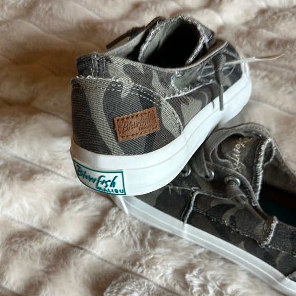 Blowfish Gray Sneakers Casual Canvas Low-Top - Picture 7 of 7